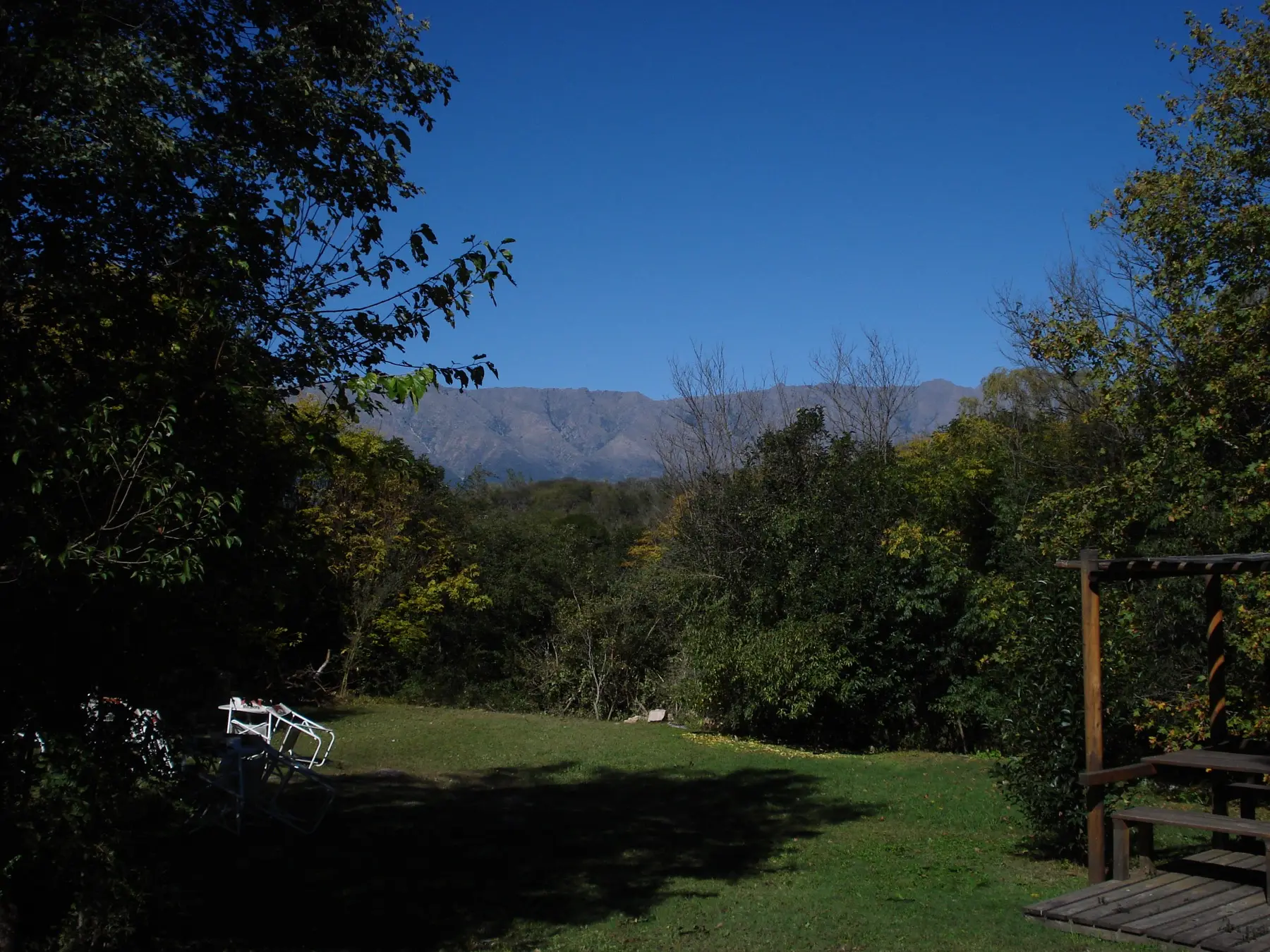 Cabañas con vista a las sierras junto al Río Chico de Nono